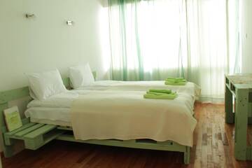 Фото номера Двухместный номер с 1 кроватью и террасой Гостевой дом Forest Way Guest House г. Pirdop 6