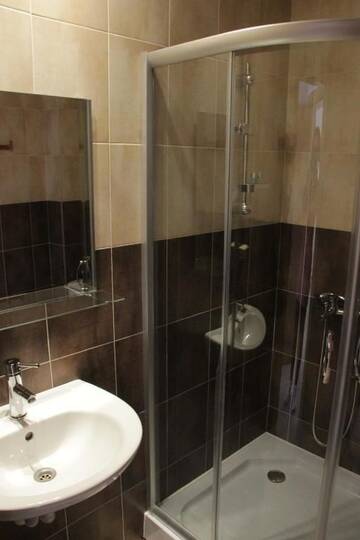 Фото номера Двухместный номер с 1 кроватью Гостевой дом Forest Way Guest House г. Pirdop 6